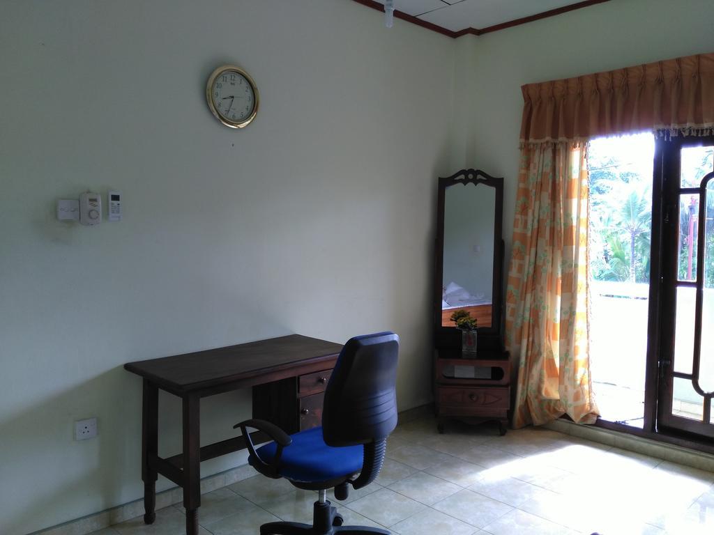 Sunrise Beach Inn Ambalangoda  Δωμάτιο φωτογραφία